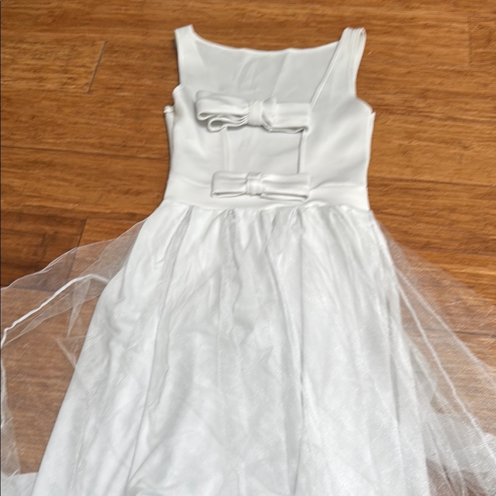 Elegant White Formal Dress with Bow Details